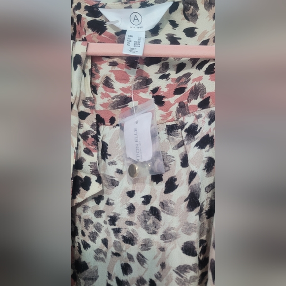 Nwt Gorgeous Reitmans wrap style blouse sz.2xl - Picture 10 of 15